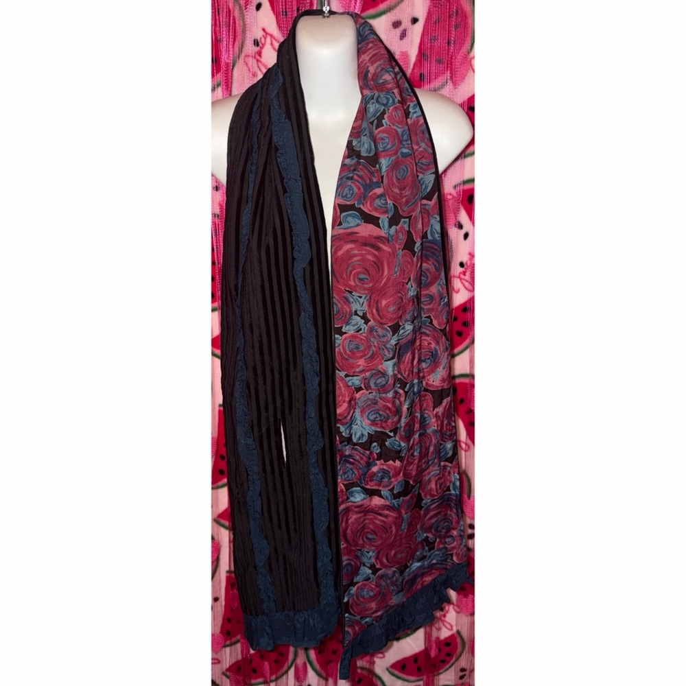💙 Floral Velvet Scarf with Ruffles - Picture 6 of 8